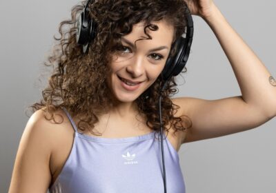 Federica Pento conquista il pubblico con il suo nuovo singolo “Ora”