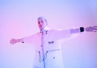 FABIO KBLUE LANCIA “FOLLI FOLLE”: IL PRIMO SINGOLO KHITPOP CHE UNISCE ITALIA E K-POP